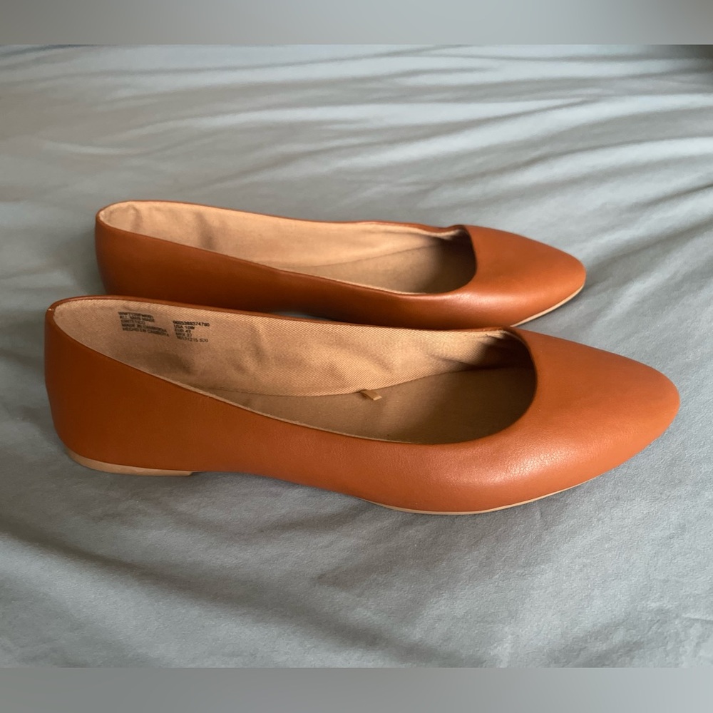 Time and Tru Camel Brown Faux Leather Flats 10W - Picture 5 of 6